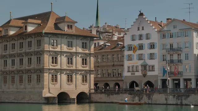 Casco antiguo de Zúrich junto al río Limmat
