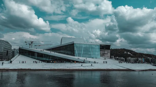 Ópera de Oslo en el fiordo