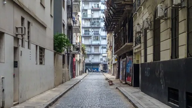 Una calle empedrada de Buenos Aires